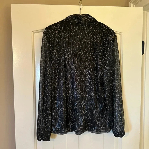 Cable & Gauge Black and Metallic Blouse. #office siren #corporatecore #career - Picture 2 of 6